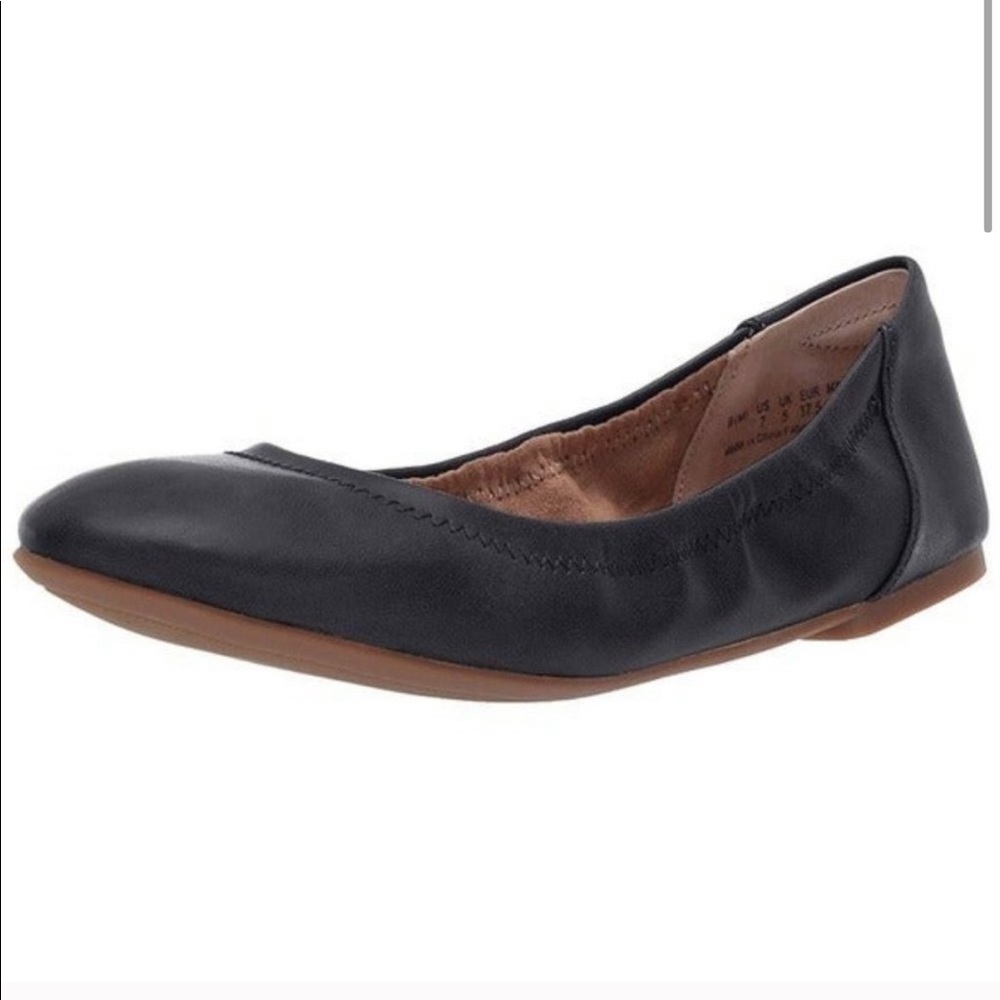 Black ballet flats